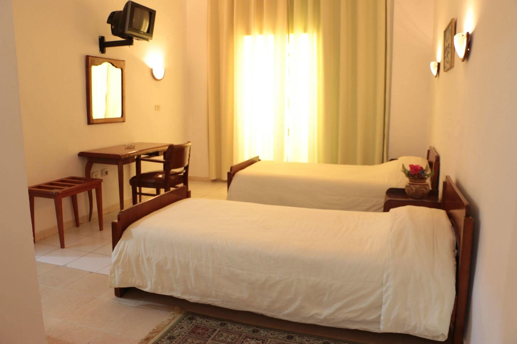 Hotel Saint Georges Tunisi Esterno foto